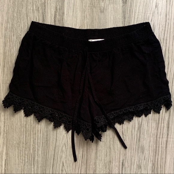 Flowy Black Shorts - Picture 2 of 4